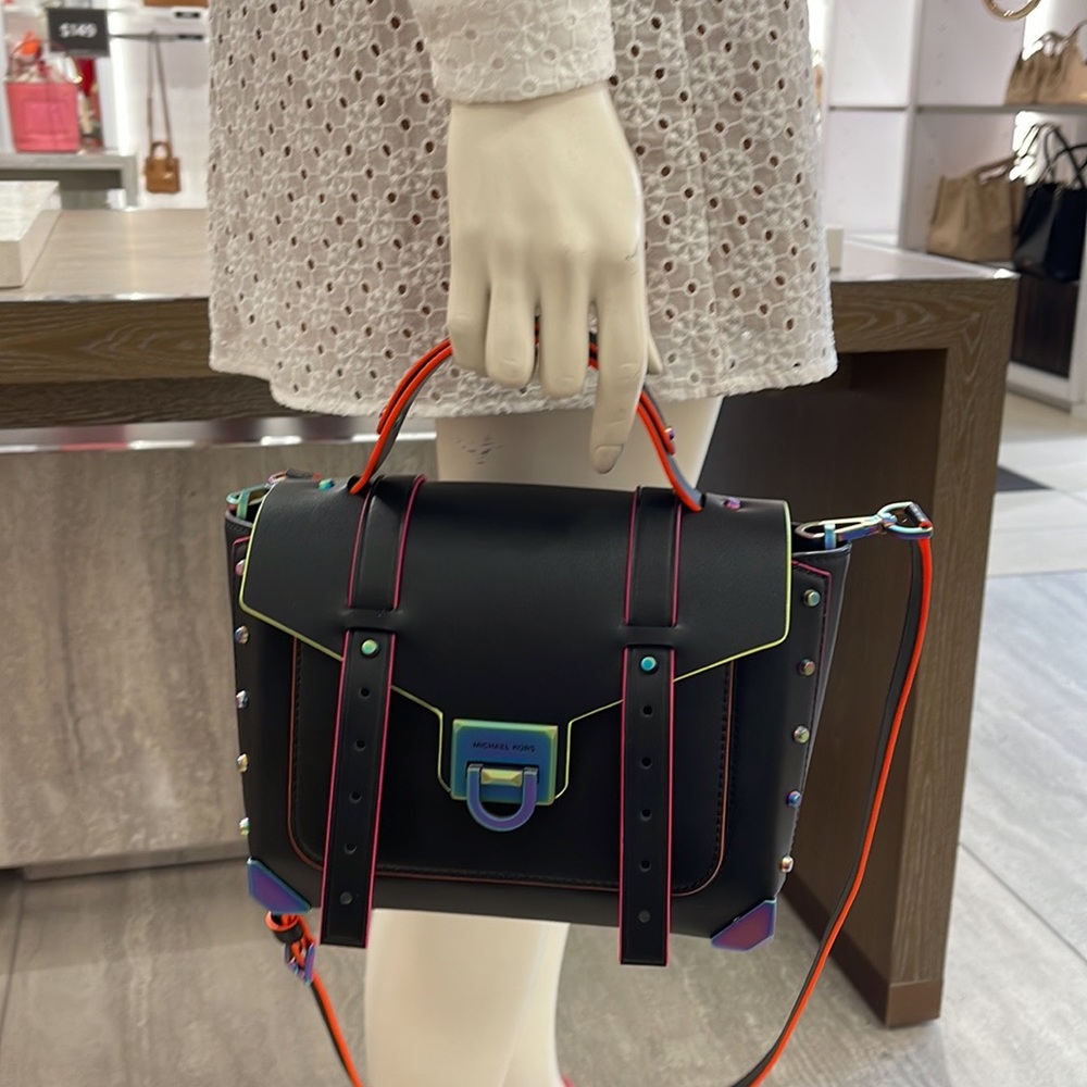 MICHAEL KORS
Manhattan Medium Contrast-Trim Leather Satchel
35H1TNCS8L
Black